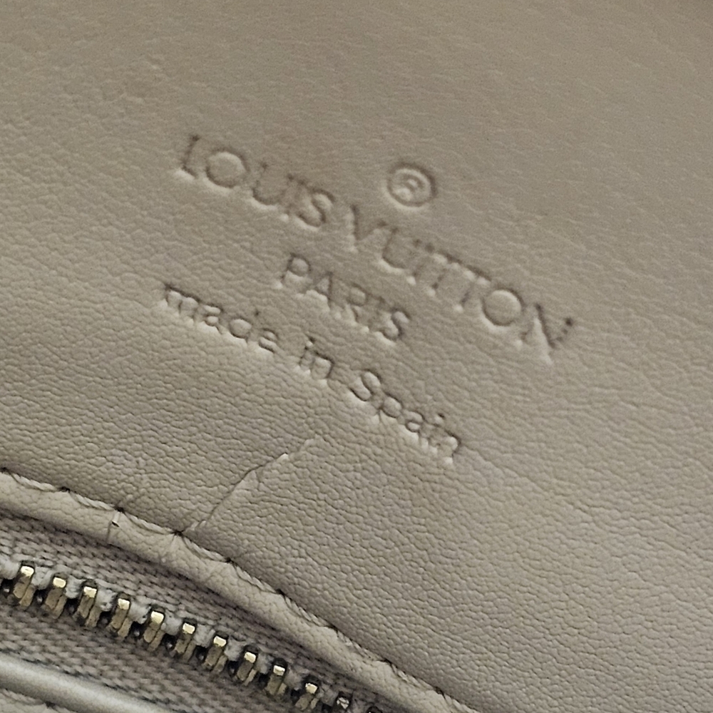 👜Louis Vuitton Vernis Houston Logo Embossed Tote Bag 🏵 - Picture 3 of 17